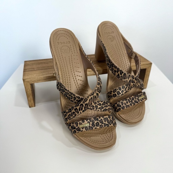 CROCS Cyprus IV Tan Leopard Print Heeled Sandals - Picture 8 of 12